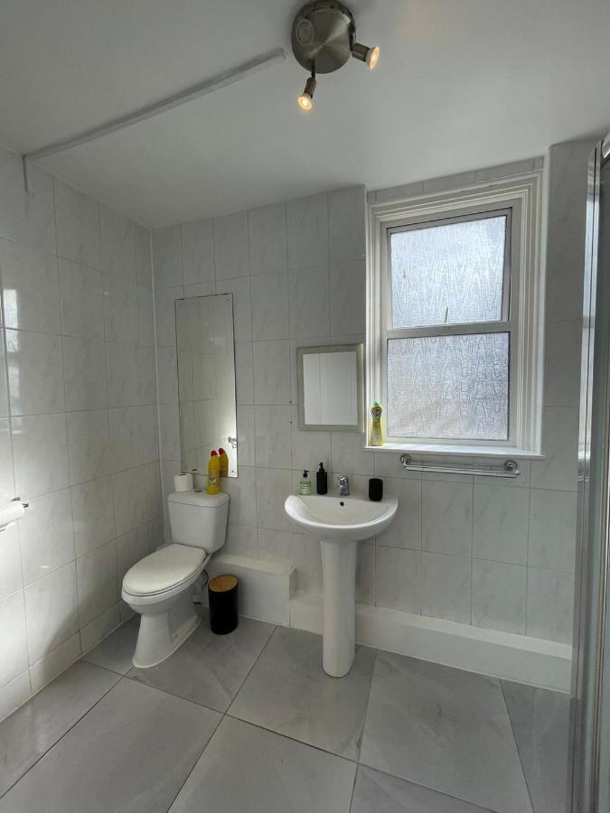 Amazing 3 Bedroom Flat Minutes From Tower Bridge 런던 외부 사진