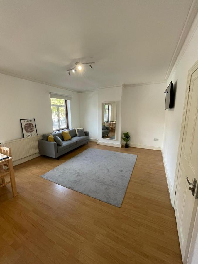 Amazing 3 Bedroom Flat Minutes From Tower Bridge 런던 외부 사진