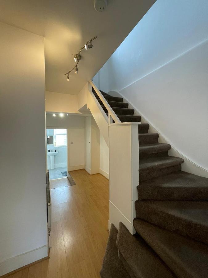 Amazing 3 Bedroom Flat Minutes From Tower Bridge 런던 외부 사진
